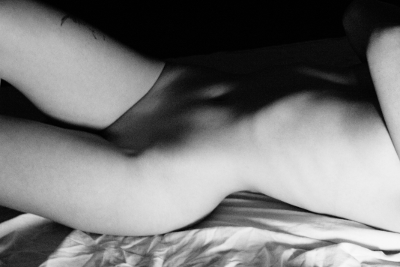 Lying, par Xavier E. G. Dierick